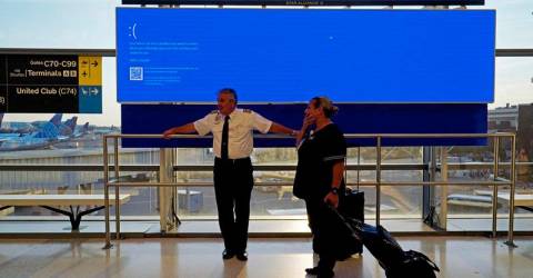 UK holidaymakers warned of travel disruption after IT outage