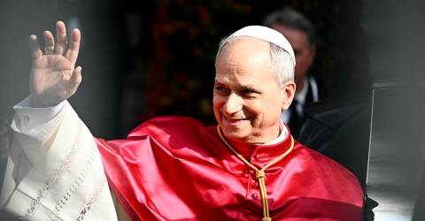 Pope confirms willing to host Ukraine peace talks: Meloni