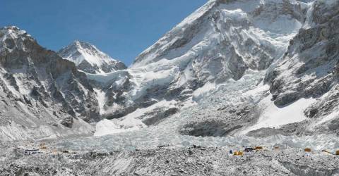 Two climbers, from India and Philippines, die on Everest