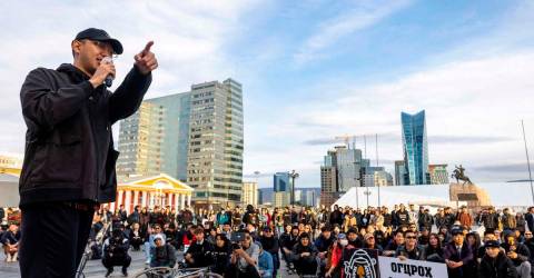 Young Mongolians demand PM resign over corruption claims -