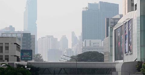 Bangkok air pollution forces 352 schools to close