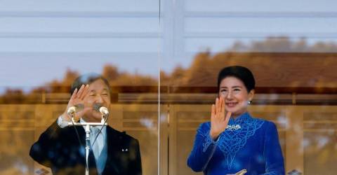 Japans emperor hopes for peace, 80 years after WWII end