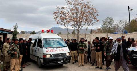 Death toll in Pakistans train hijacking rises to 31, army says