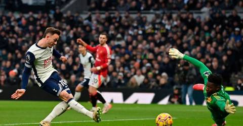 Tottenham beat Man Utd in battle of Premier League strugglers