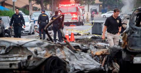 Small plane crashes into San Diego residential street