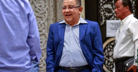 Appeals court acquits, discharges Isa Samad of RM3 million corruption charges