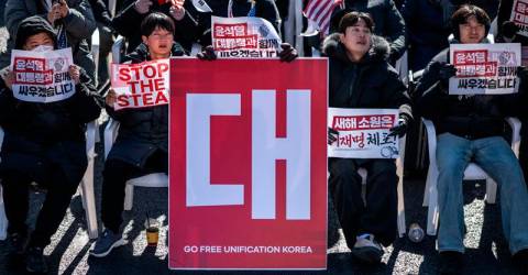 South Korea in political crisis after president resists arrest