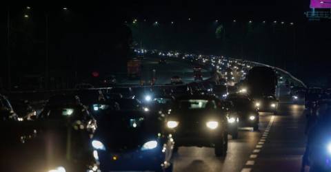 Traffic slow-moving on several major expressways tonight