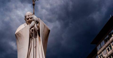 Pope spends ‘peaceful night’ after breathing crisis: Vatican
