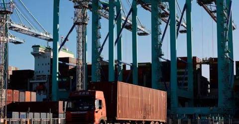 China retaliates as Trump trade tariffs kick in