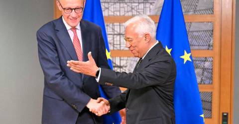 EU emergency summit seeks to beef up defence to counter Trump pivot