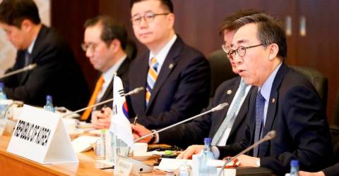 Japan, China, South Korea foreign ministers meet in Tokyo