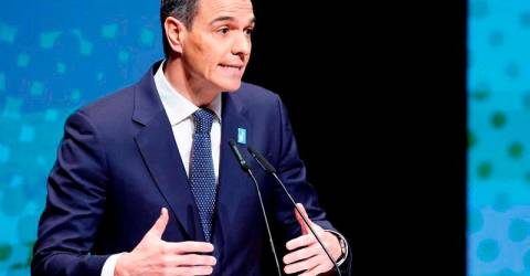 Spain PM proposes 100 pct tax on homes bought by foreigners