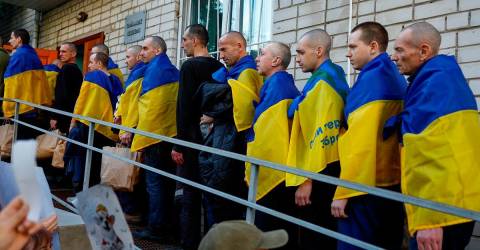 Russia and Ukraine swap 307 soldiers on second day of POW exchange