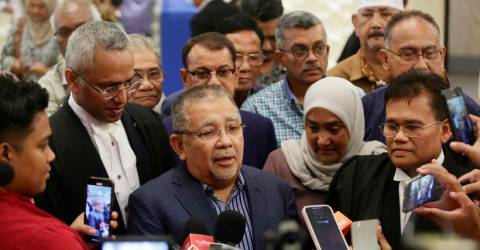 Judge: ‘Salam’ code word between Isa Samad and former political officer not meant for money