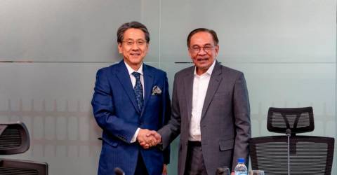 PM Anwar and JBIC Explore Investments in Green Energy and Digitalization Industries