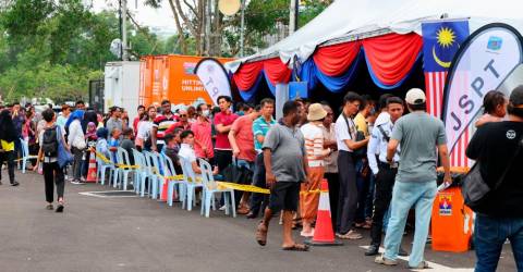 Diverse crowd enlivens National Month launch in Cyberjaya