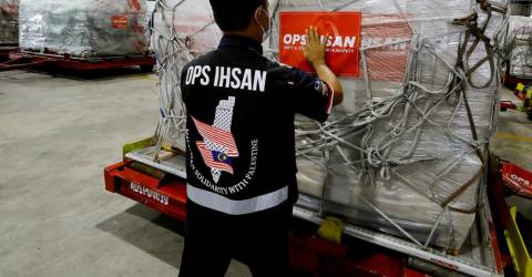 King witnesses preparations for third delivery of Ops Ihsan