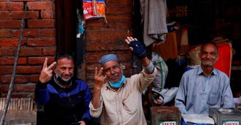 Fragile ceasefire holds between India, Pakistan as Trump offers more help
