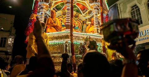 Thaipusam: Kavadis, chants of Vel! Vel! and sea of yellow attire fill Batu Caves temple grounds