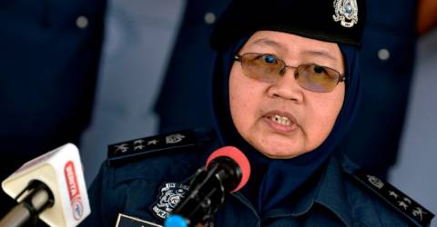 Customs Dept seizes Range Rover without AP