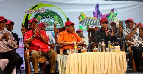 Government to study proposal to raise local white rice ceiling price - Mohamad Sabu