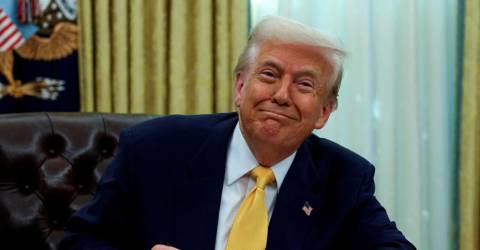US judge blocks Trumps transgender military ban