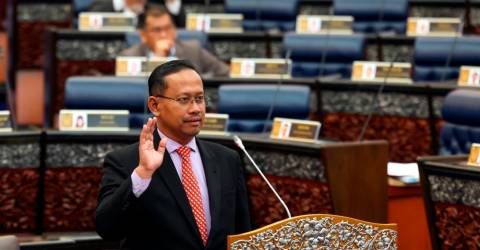 Suhaizan Angkat Sumpah Ahli Parlimen Pulai, Nik Abduh Dilantik Senator