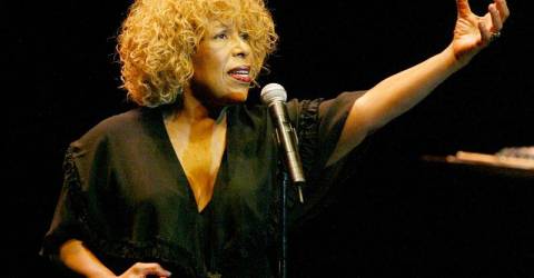 Roberta Flack of ‘Killing Me Softly’ fame dies at 88