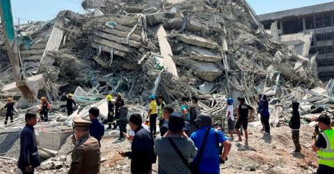 43 trapped as Bangkok skyscraper collapses after quake