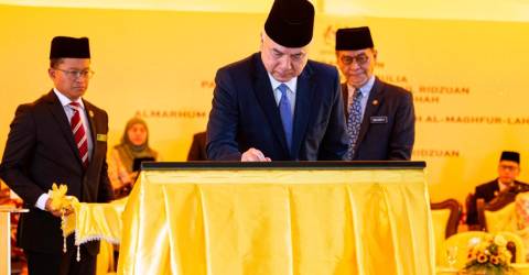 Sultan Nazrin rasmi SBPI Gopeng