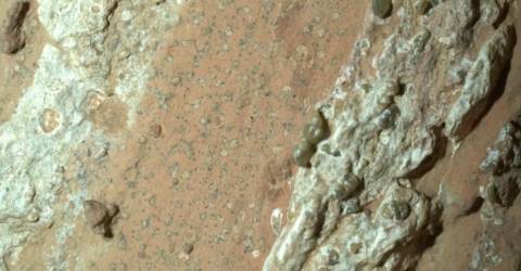 美国宇航局火星探测器捕获可能含有微生物化石的岩石