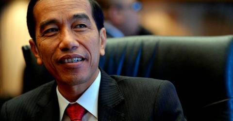 Presiden Indonesia menolak menerima pengunduran diri para menteri