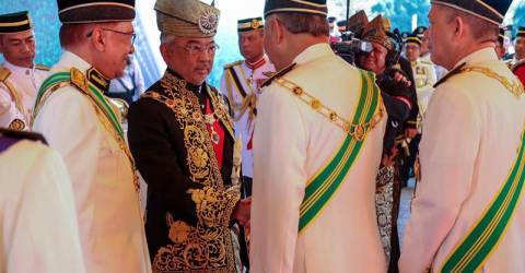 Jemaah Menteri Menjunjung Kasih Kepada Yang Di-Pertuan Agong Ke-16