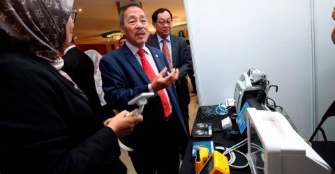 Sarawak’s education institutions must keep up with state technological agenda