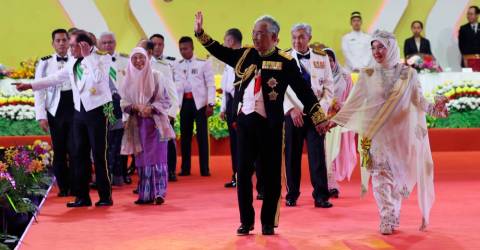 Al-Sultan Abdullah dan Tunku Azizah pasangan diraja permata hati rakyat