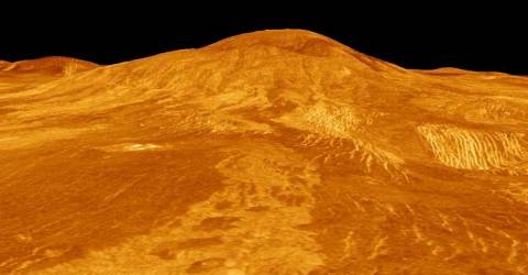 Een nieuwe analyse heeft ontdekt dat Venus meer vulkanische activiteit heeft dan eerder bekend was