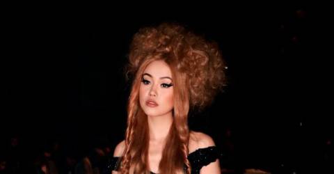 Vietnamese model struts Paris Fashion Week