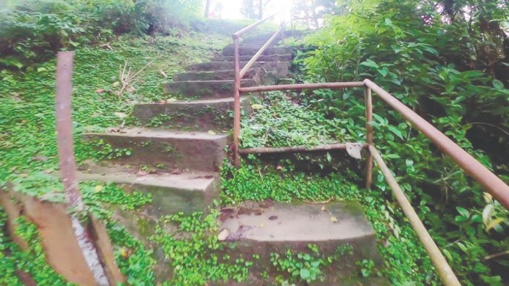 $!Penang Hill Heritage Trail combines fitness and history on this challenging path. – PIC FROM YOUTUBE @WAICHINGSOH