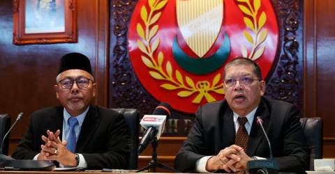 Penggunaan sistem digital lancarkan persidangan Dewan - Johari