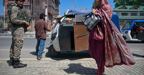 Pakistan says India planning strike after deadly Kashmir attack