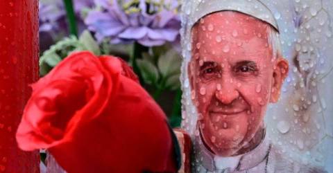 Ailing pope resting amid slight improvement: Vatican