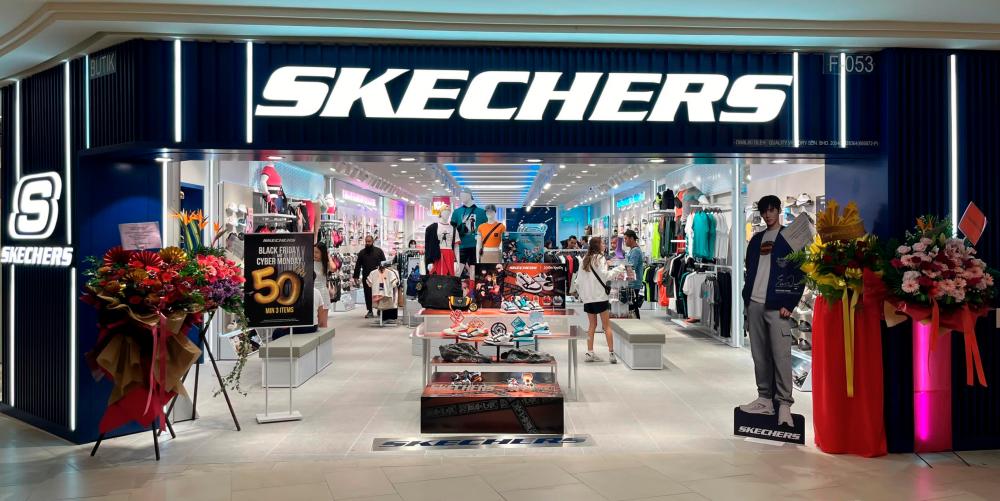 $!Skechers reopens its newly renovated and expanded outlet, offering an enhanced shopping experience.