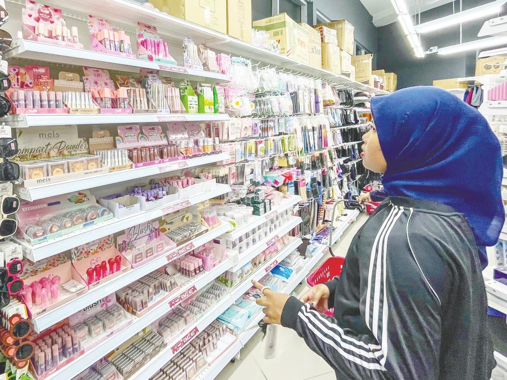 Lim urged consumers to check the NPRA notification number on product packaging as it indicates that the product has been approved by the ministry. – AMIRUL SYAFIQ/THESUN