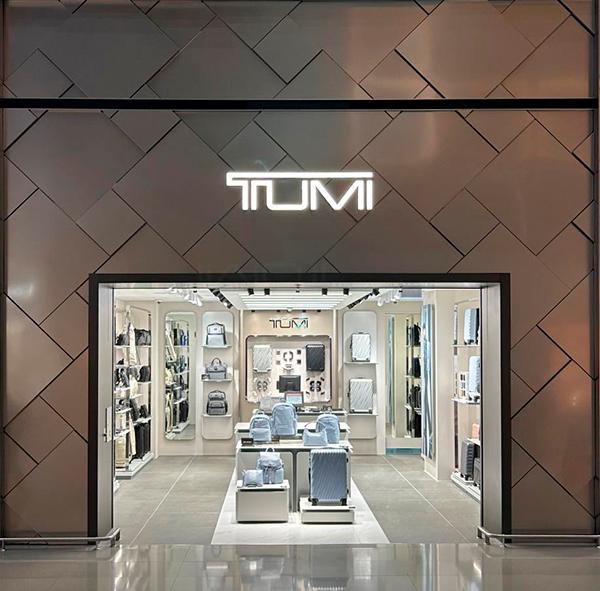 $!TUMI store at Incheon International Airport in Seoul with the nearly 19-feet-tall façade