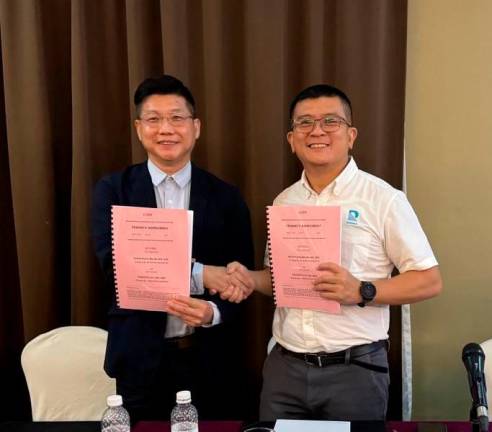 Posing after the signing ceremony (from left): Concepts ATC Sdn Bhd representative Low Boon Chuen and Resintech Bhd executive director Datuk Teh Leng Kang.