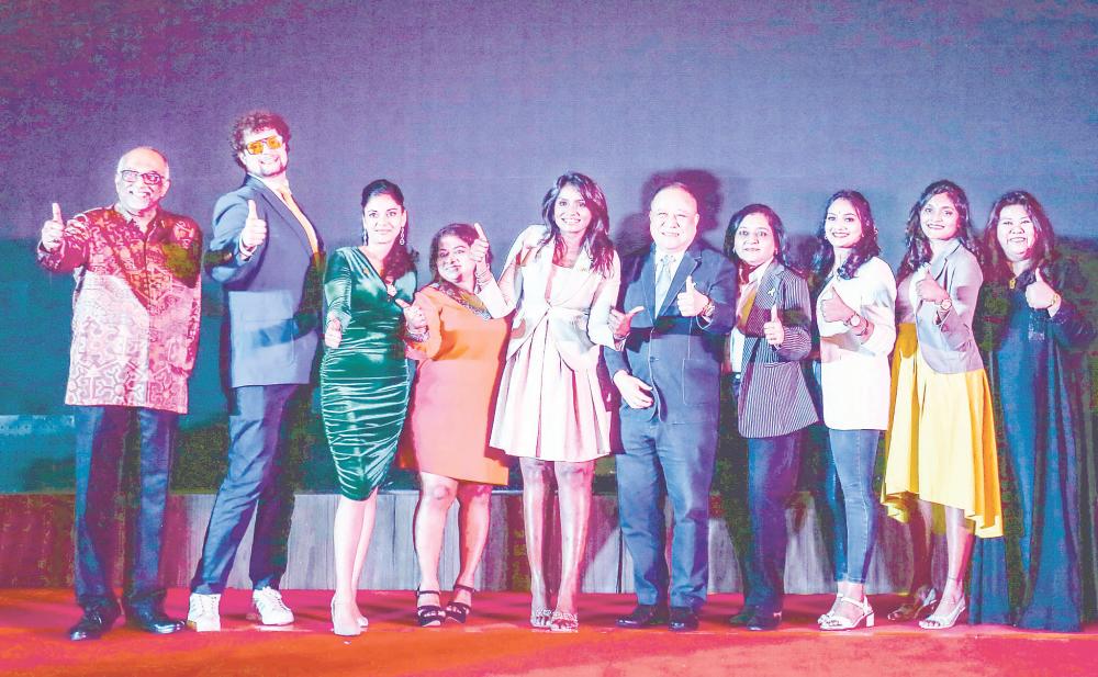 Lavaniyah (fifth from left) standing next to CCAM vice-president Chua Keng Soon, and other officials during the Gala Night Fundraising Dinner to raise awareness and funds for children battling cancer in Malaysia. – ADAM AMIR HAMZAH/THESUN