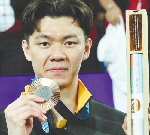 Zii Jia with the bronze medal. – BERNAMAPIC