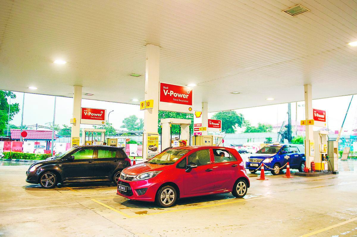 For citizens affected by inflation, the small but symbolic drop to RM1.99 offers relief at the pump and a reminder that subsidy reform can be politically palatable if handled carefully. – BERNAMAPIC