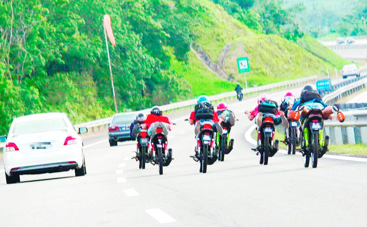 Despite ongoing crackdowns, illegal street racing stil persists. – SUNPIX
